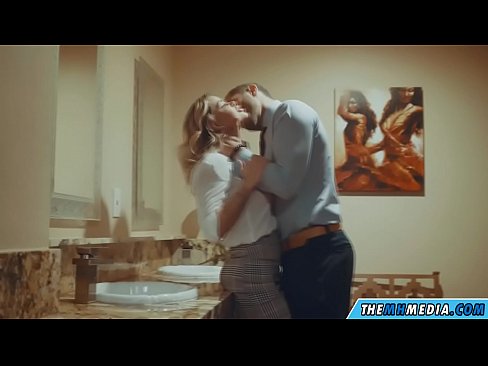 ❤️ Wann eng Busty Blond Iech an engem ëffentlechen Toilette verféiert ️❌ Fuckvideo op Porno lb.killvs.top ❤